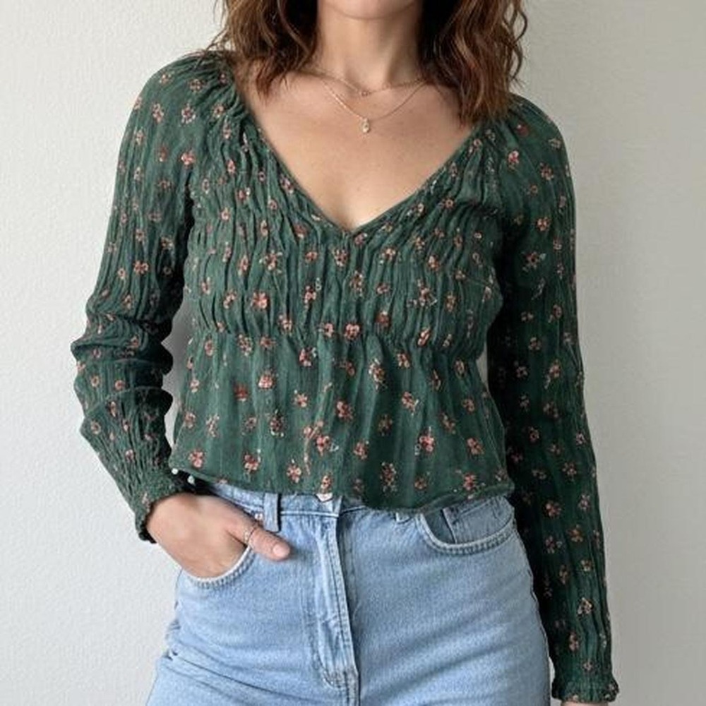 American Eagle Green Floral Smocked Long Sleeve Top – Size Small